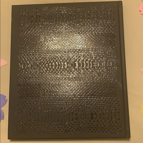 Reputation VIP box harback book - Picture 3 of 4